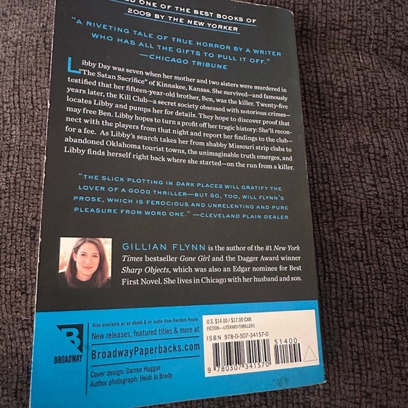 Dark Places by Gillian Flynn Paperback - Picture 2 of 2